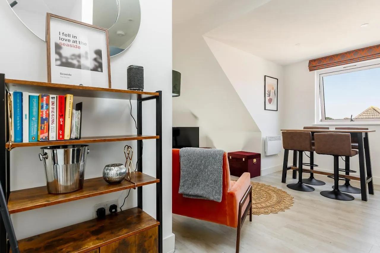 Modern 1 Bed Seaside Apartment Bournemouth