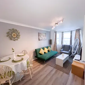 Apartment Mada 12 Min Walk To The, Bournemouth