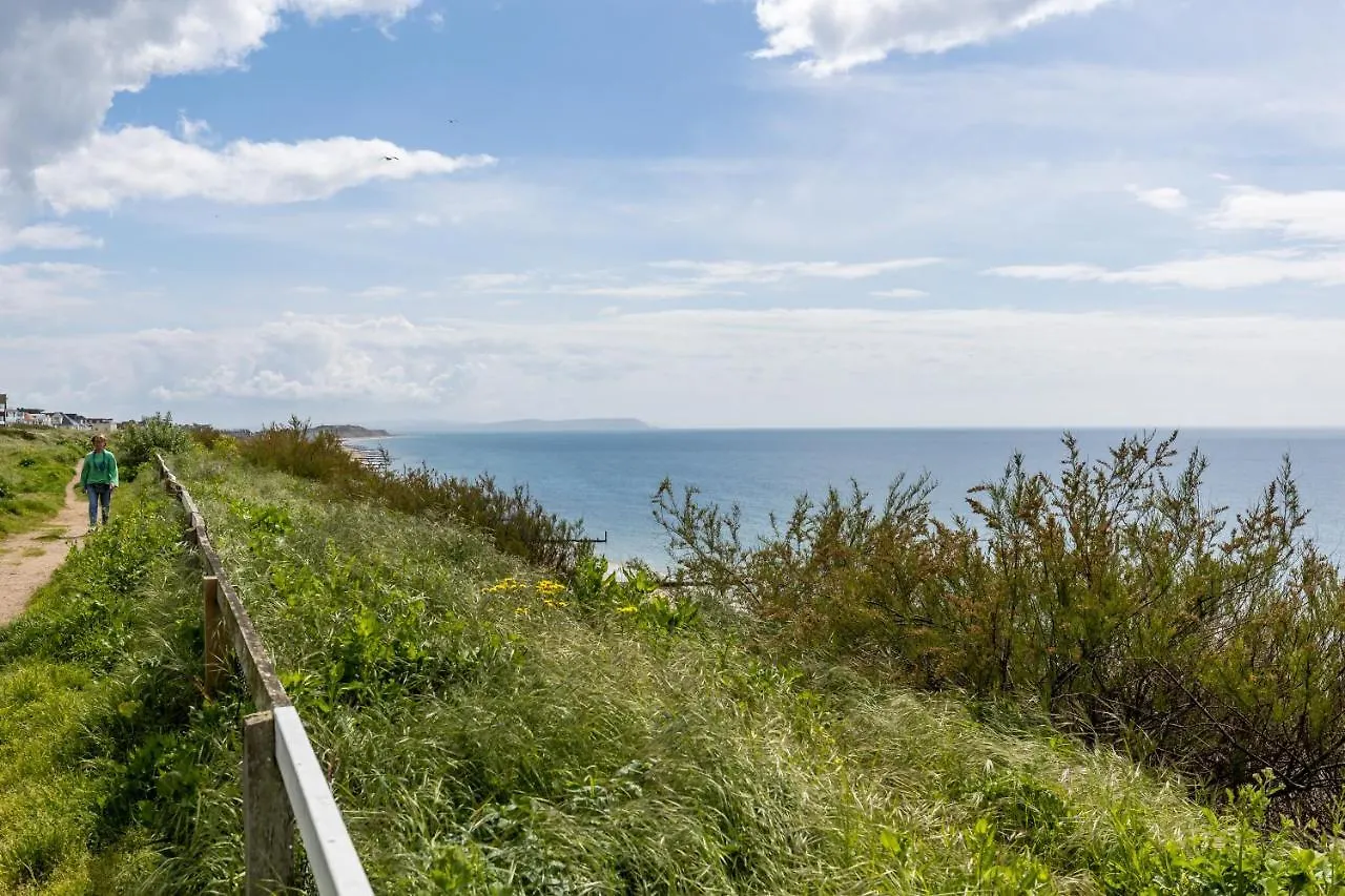 Modern 1 Bed Seaside Apartment Bournemouth